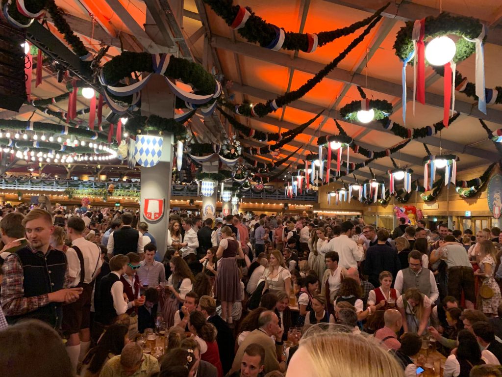 Oktoberfest 2026 – legendaarinen olutfestivaali Münchenissä | Viikonloppulähtö 24.-27.09 to-su | Myynnissä nyt!